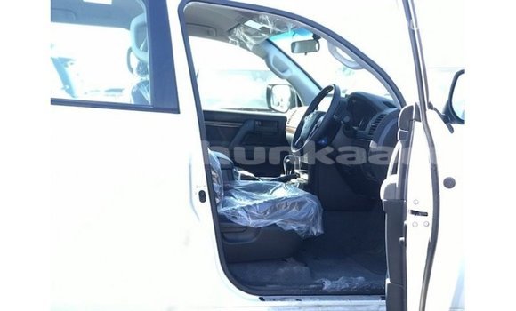 Buy Import Toyota Land Cruiser White Car in Import - Dubai in Baa Buy Import Toyota Land Cruiser White Car in Import - Dubai in Baa