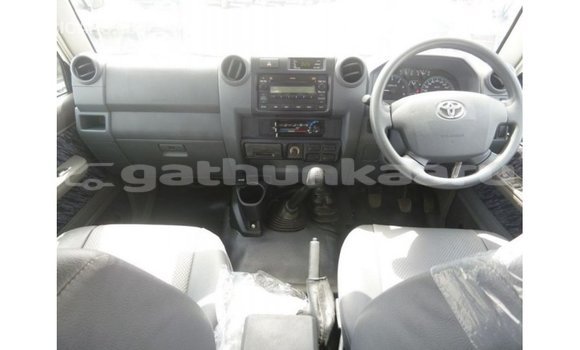 Buy Import Toyota Land Cruiser White Car in Import - Dubai in Baa Buy Import Toyota Land Cruiser White Car in Import - Dubai in Baa