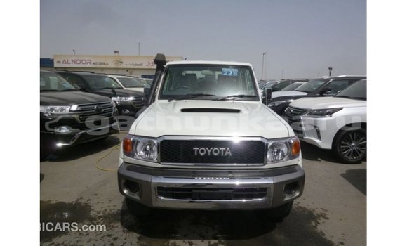 Buy Import Toyota Land Cruiser White Car in Import - Dubai in Baa Buy Import Toyota Land Cruiser White Car in Import - Dubai in Baa