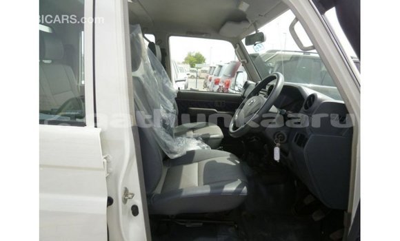 Buy Import Toyota Land Cruiser White Car in Import - Dubai in Baa Buy Import Toyota Land Cruiser White Car in Import - Dubai in Baa