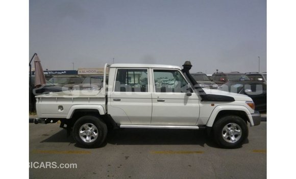 Buy Import Toyota Land Cruiser White Car in Import - Dubai in Baa Buy Import Toyota Land Cruiser White Car in Import - Dubai in Baa