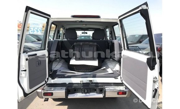 Buy Import Toyota Land Cruiser White Car in Import - Dubai in Baa Buy Import Toyota Land Cruiser White Car in Import - Dubai in Baa