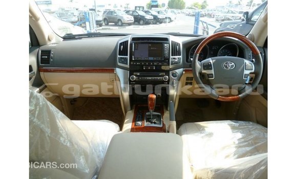 Buy Import Toyota Land Cruiser White Car in Import - Dubai in Baa Buy Import Toyota Land Cruiser White Car in Import - Dubai in Baa