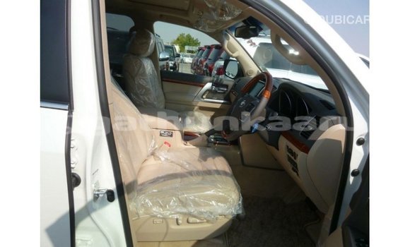 Buy Import Toyota Land Cruiser White Car in Import - Dubai in Baa Buy Import Toyota Land Cruiser White Car in Import - Dubai in Baa