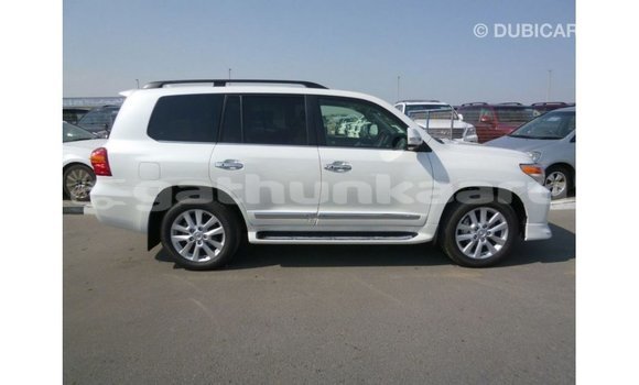 Buy Import Toyota Land Cruiser White Car in Import - Dubai in Baa Buy Import Toyota Land Cruiser White Car in Import - Dubai in Baa