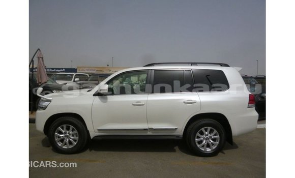 Buy Import Toyota Land Cruiser White Car in Import - Dubai in Baa Buy Import Toyota Land Cruiser White Car in Import - Dubai in Baa