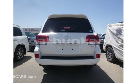 Buy Import Toyota Land Cruiser White Car in Import - Dubai in Baa Buy Import Toyota Land Cruiser White Car in Import - Dubai in Baa