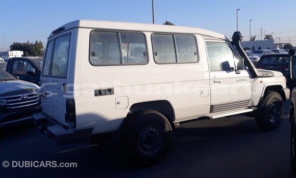 Buy Import Toyota Land Cruiser White Car in Import - Dubai in Baa Buy Import Toyota Land Cruiser White Car in Import - Dubai in Baa