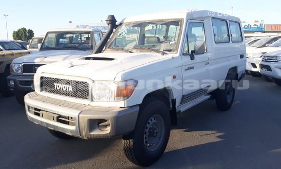 Buy Import Toyota Land Cruiser White Car in Import - Dubai in Baa Buy Import Toyota Land Cruiser White Car in Import - Dubai in Baa