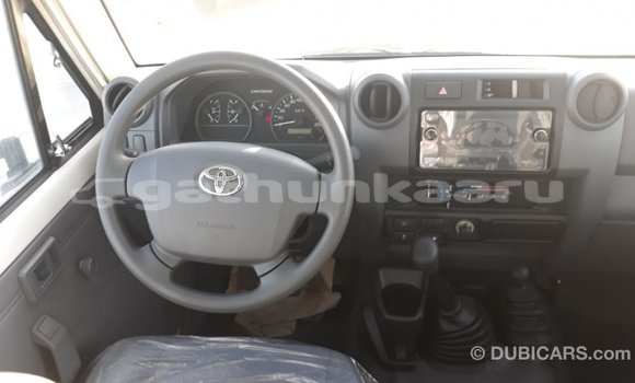 Buy Import Toyota Land Cruiser White Car in Import - Dubai in Baa Buy Import Toyota Land Cruiser White Car in Import - Dubai in Baa