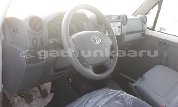 Buy Import Toyota Land Cruiser White Car in Import - Dubai in Baa Buy Import Toyota Land Cruiser White Car in Import - Dubai in Baa