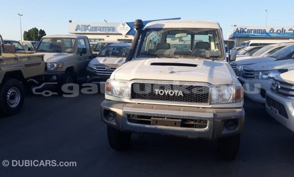 Buy Import Toyota Land Cruiser White Car in Import - Dubai in Baa Buy Import Toyota Land Cruiser White Car in Import - Dubai in Baa
