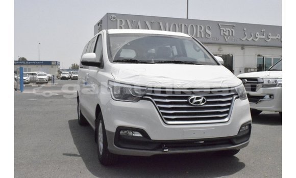 Buy Import Hyundai Chorus White Truck in Import - Dubai in Baa