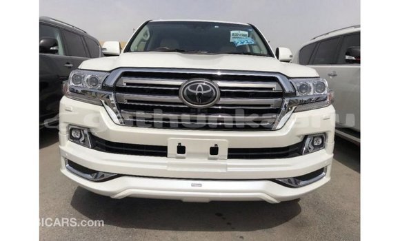 Buy Import Toyota Land Cruiser White Car in Import - Dubai in Baa Buy Import Toyota Land Cruiser White Car in Import - Dubai in Baa