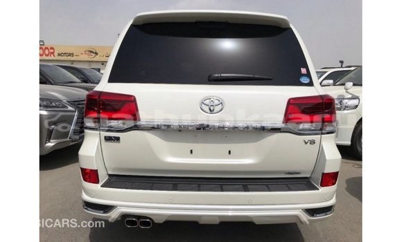 Buy Import Toyota Land Cruiser White Car in Import - Dubai in Baa Buy Import Toyota Land Cruiser White Car in Import - Dubai in Baa