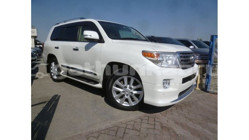 Big with watermark toyota land cruiser baa import dubai 2706