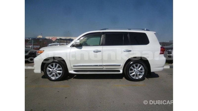 Big with watermark toyota land cruiser baa import dubai 2706