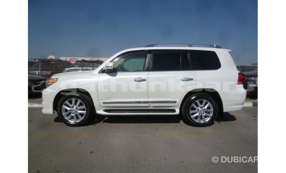 Buy Import Toyota Land Cruiser White Car in Import - Dubai in Baa Buy Import Toyota Land Cruiser White Car in Import - Dubai in Baa