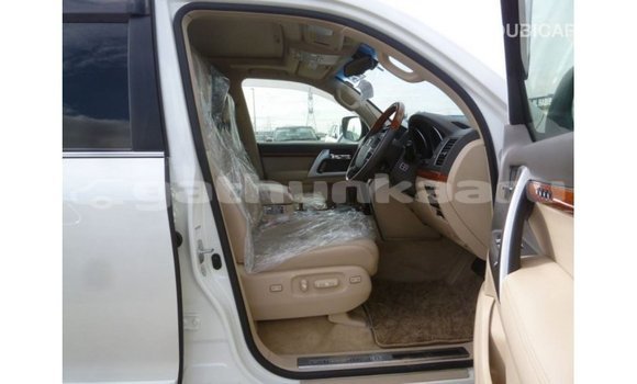 Buy Import Toyota Land Cruiser White Car in Import - Dubai in Baa Buy Import Toyota Land Cruiser White Car in Import - Dubai in Baa