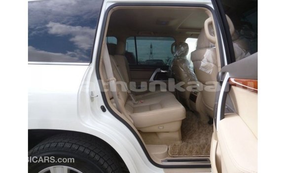 Buy Import Toyota Land Cruiser White Car in Import - Dubai in Baa Buy Import Toyota Land Cruiser White Car in Import - Dubai in Baa