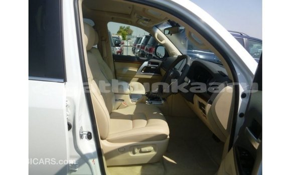 Buy Import Toyota Land Cruiser White Car in Import - Dubai in Baa Buy Import Toyota Land Cruiser White Car in Import - Dubai in Baa
