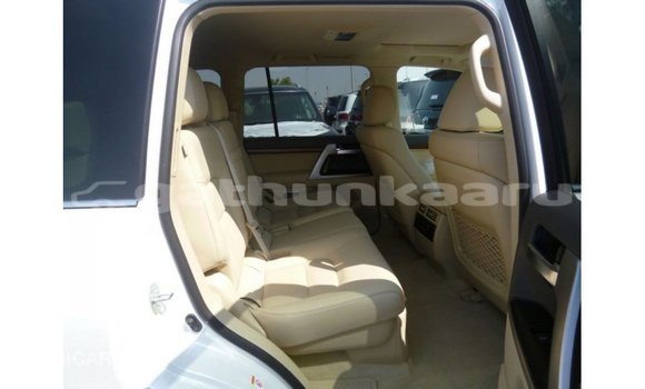 Buy Import Toyota Land Cruiser White Car in Import - Dubai in Baa Buy Import Toyota Land Cruiser White Car in Import - Dubai in Baa