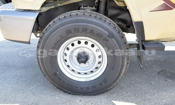 Buy Import Toyota Land Cruiser Beige Car in Import - Dubai in Baa Buy Import Toyota Land Cruiser Beige Car in Import - Dubai in Baa