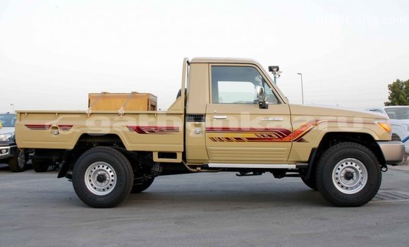 Buy Import Toyota Land Cruiser Beige Car in Import - Dubai in Baa Buy Import Toyota Land Cruiser Beige Car in Import - Dubai in Baa