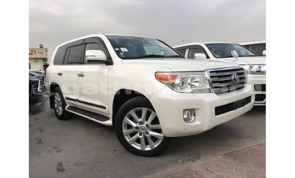 Buy Import Toyota Land Cruiser White Car in Import - Dubai in Baa Buy Import Toyota Land Cruiser White Car in Import - Dubai in Baa