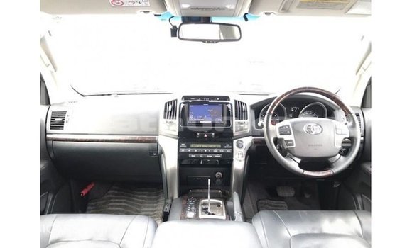 Buy Import Toyota Land Cruiser White Car in Import - Dubai in Baa Buy Import Toyota Land Cruiser White Car in Import - Dubai in Baa