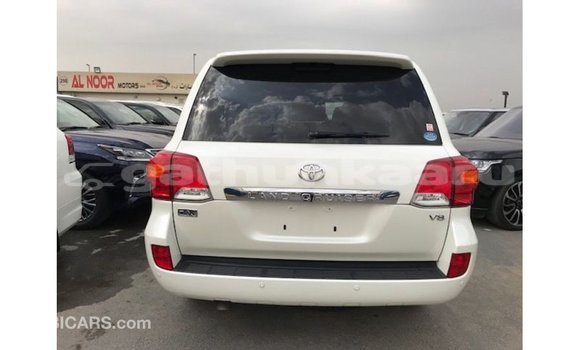 Buy Import Toyota Land Cruiser White Car in Import - Dubai in Baa Buy Import Toyota Land Cruiser White Car in Import - Dubai in Baa