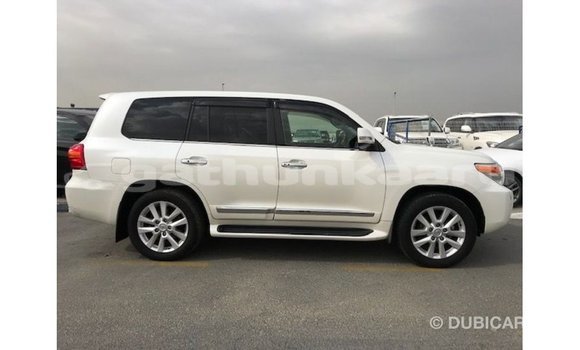 Buy Import Toyota Land Cruiser White Car in Import - Dubai in Baa Buy Import Toyota Land Cruiser White Car in Import - Dubai in Baa