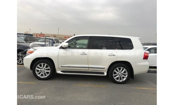 Buy Import Toyota Land Cruiser White Car in Import - Dubai in Baa Buy Import Toyota Land Cruiser White Car in Import - Dubai in Baa