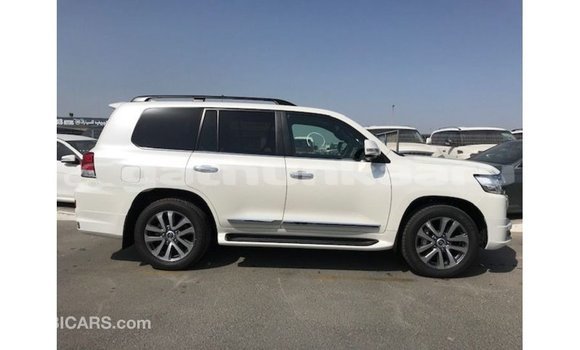 Buy Import Toyota Land Cruiser White Car in Import - Dubai in Baa Buy Import Toyota Land Cruiser White Car in Import - Dubai in Baa