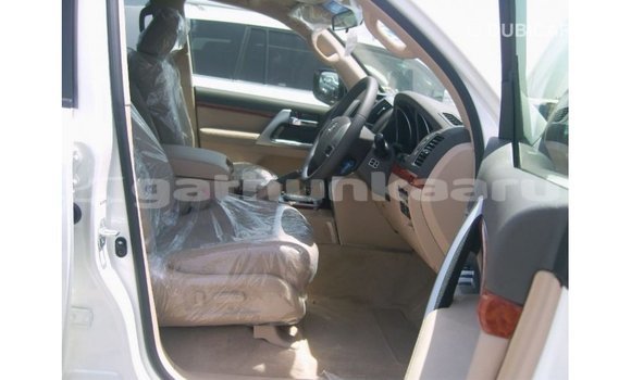 Buy Import Toyota Land Cruiser White Car in Import - Dubai in Baa Buy Import Toyota Land Cruiser White Car in Import - Dubai in Baa