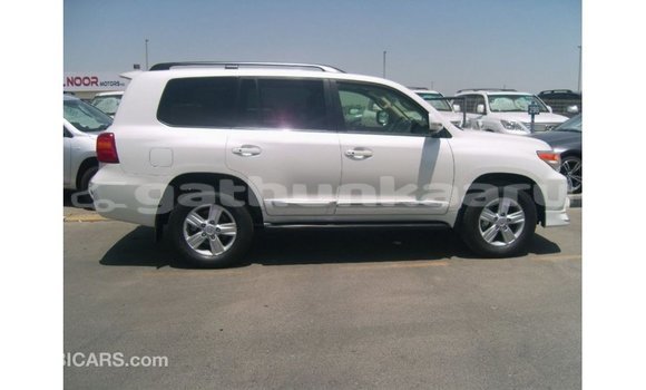 Buy Import Toyota Land Cruiser White Car in Import - Dubai in Baa Buy Import Toyota Land Cruiser White Car in Import - Dubai in Baa