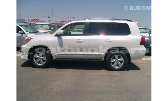 Buy Import Toyota Land Cruiser White Car in Import - Dubai in Baa Buy Import Toyota Land Cruiser White Car in Import - Dubai in Baa