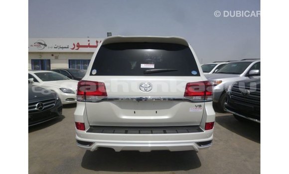 Buy Import Toyota Land Cruiser White Car in Import - Dubai in Baa Buy Import Toyota Land Cruiser White Car in Import - Dubai in Baa