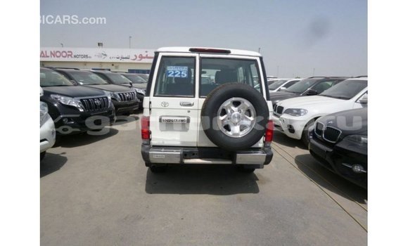 Buy Import Toyota Land Cruiser White Car in Import - Dubai in Baa Buy Import Toyota Land Cruiser White Car in Import - Dubai in Baa