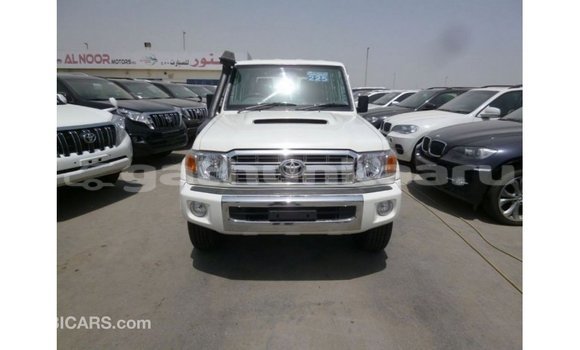 Buy Import Toyota Land Cruiser White Car in Import - Dubai in Baa Buy Import Toyota Land Cruiser White Car in Import - Dubai in Baa