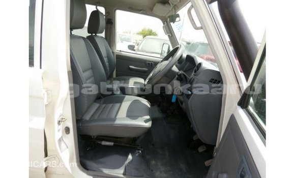 Buy Import Toyota Land Cruiser White Car in Import - Dubai in Baa Buy Import Toyota Land Cruiser White Car in Import - Dubai in Baa