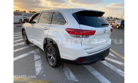 Buy Import Toyota Highlander White Car in Import - Dubai in Baa Buy Import Toyota Highlander White Car in Import - Dubai in Baa