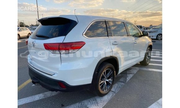 Buy Import Toyota Highlander White Car in Import - Dubai in Baa Buy Import Toyota Highlander White Car in Import - Dubai in Baa