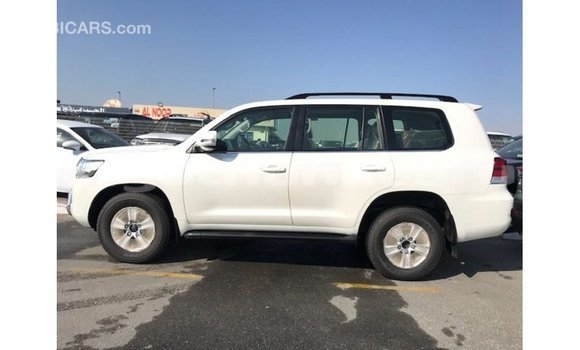 Buy Import Toyota Land Cruiser White Car in Import - Dubai in Baa Buy Import Toyota Land Cruiser White Car in Import - Dubai in Baa