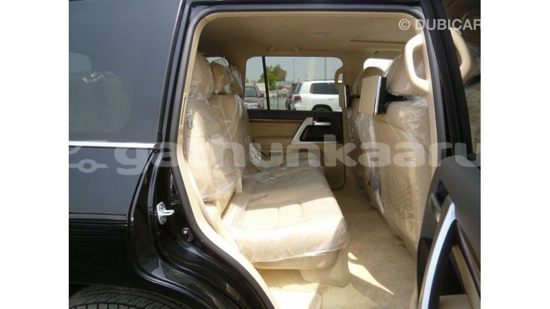Big with watermark toyota land cruiser baa import dubai 2809