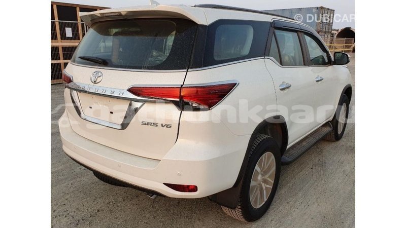Big with watermark toyota fortuner baa import dubai 2813