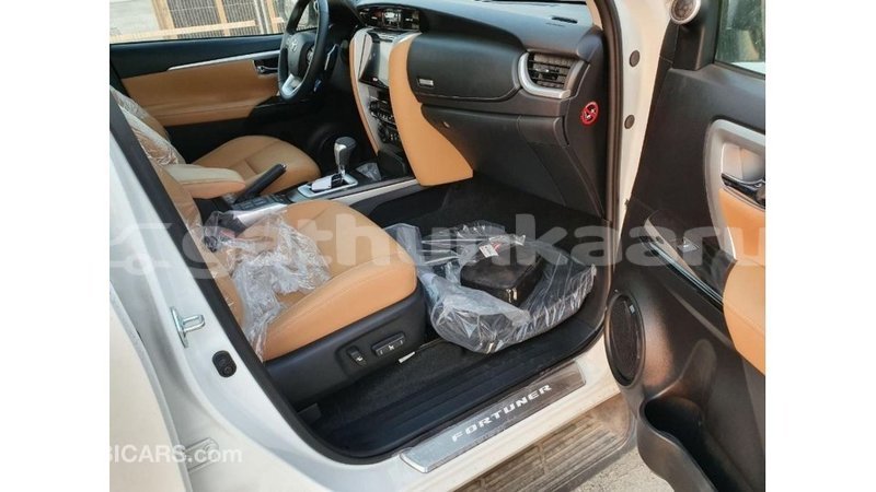Big with watermark toyota fortuner baa import dubai 2813
