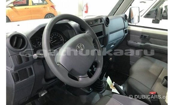 Buy Import Toyota Land Cruiser White Car in Import - Dubai in Baa Buy Import Toyota Land Cruiser White Car in Import - Dubai in Baa