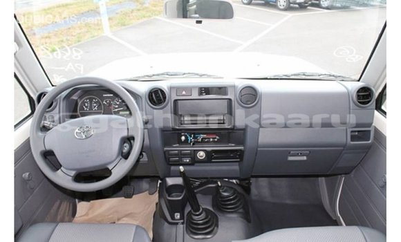 Buy Import Toyota Land Cruiser White Car in Import - Dubai in Baa Buy Import Toyota Land Cruiser White Car in Import - Dubai in Baa