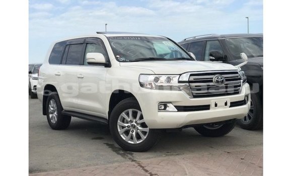 Buy Import Toyota Land Cruiser White Car in Import - Dubai in Baa Buy Import Toyota Land Cruiser White Car in Import - Dubai in Baa